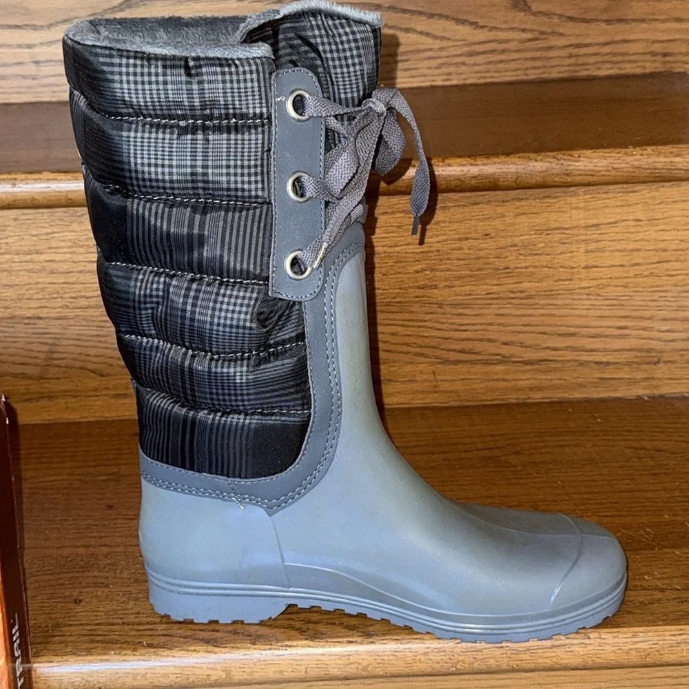 Ozark Trail Ladies’ Winter Boots size 9 NIB faux fur lined, waterproof, 12” tall